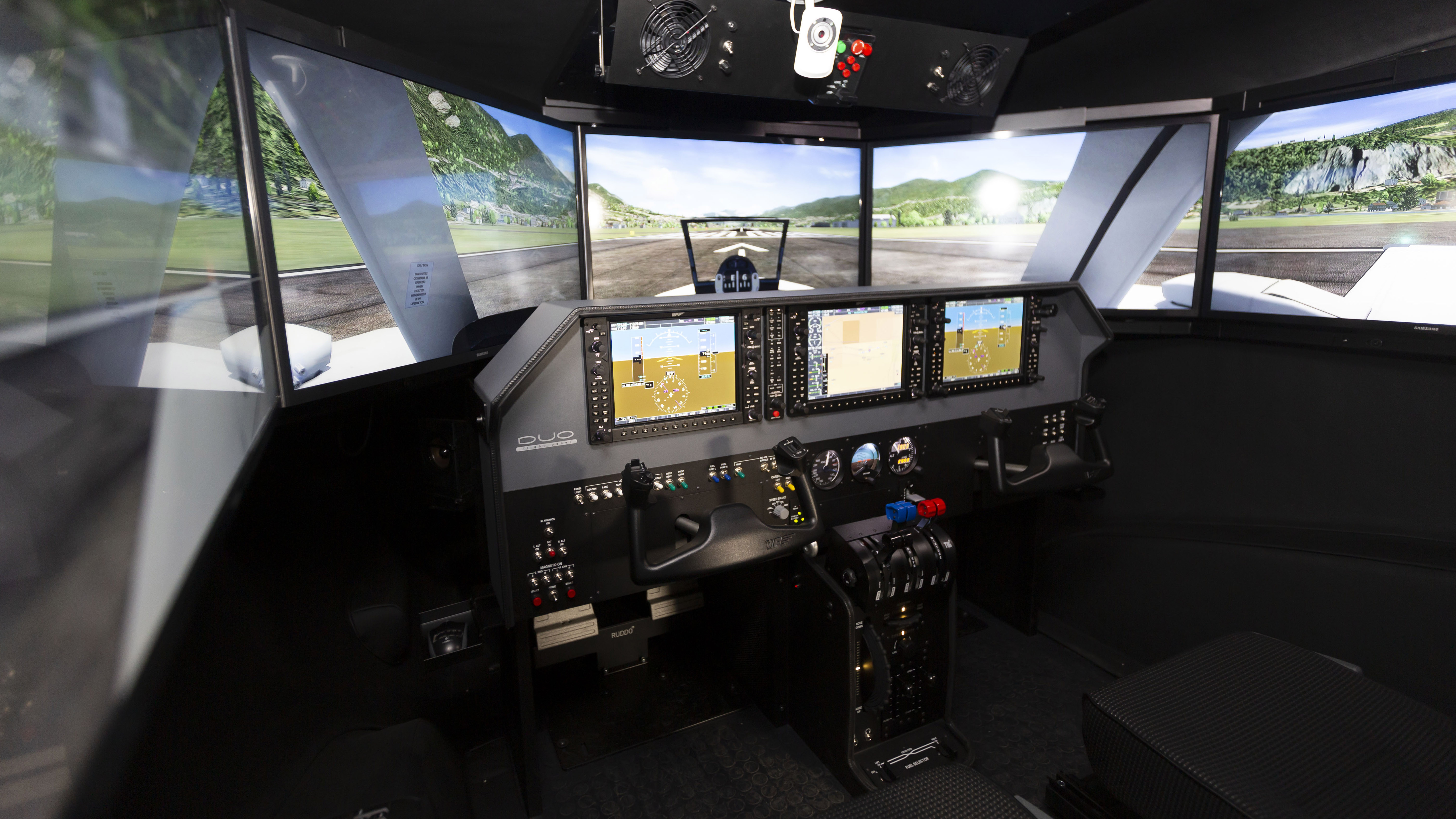 10 Amazing Home Flight Simulators –